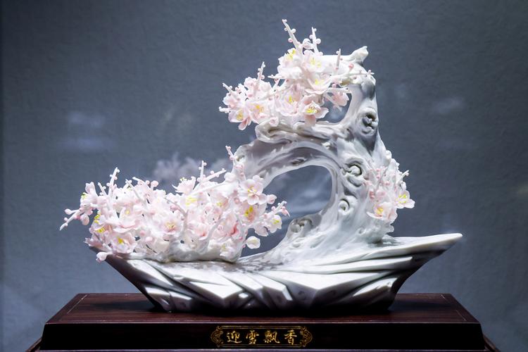 千年白瓷焕发新活力 150余件德化陶瓷艺术品亮相中国美术馆