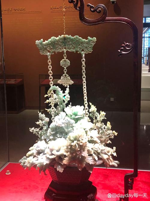 追年地图#中国工艺美术馆展出的翡翠花篮《群芳揽胜》是20世纪中国